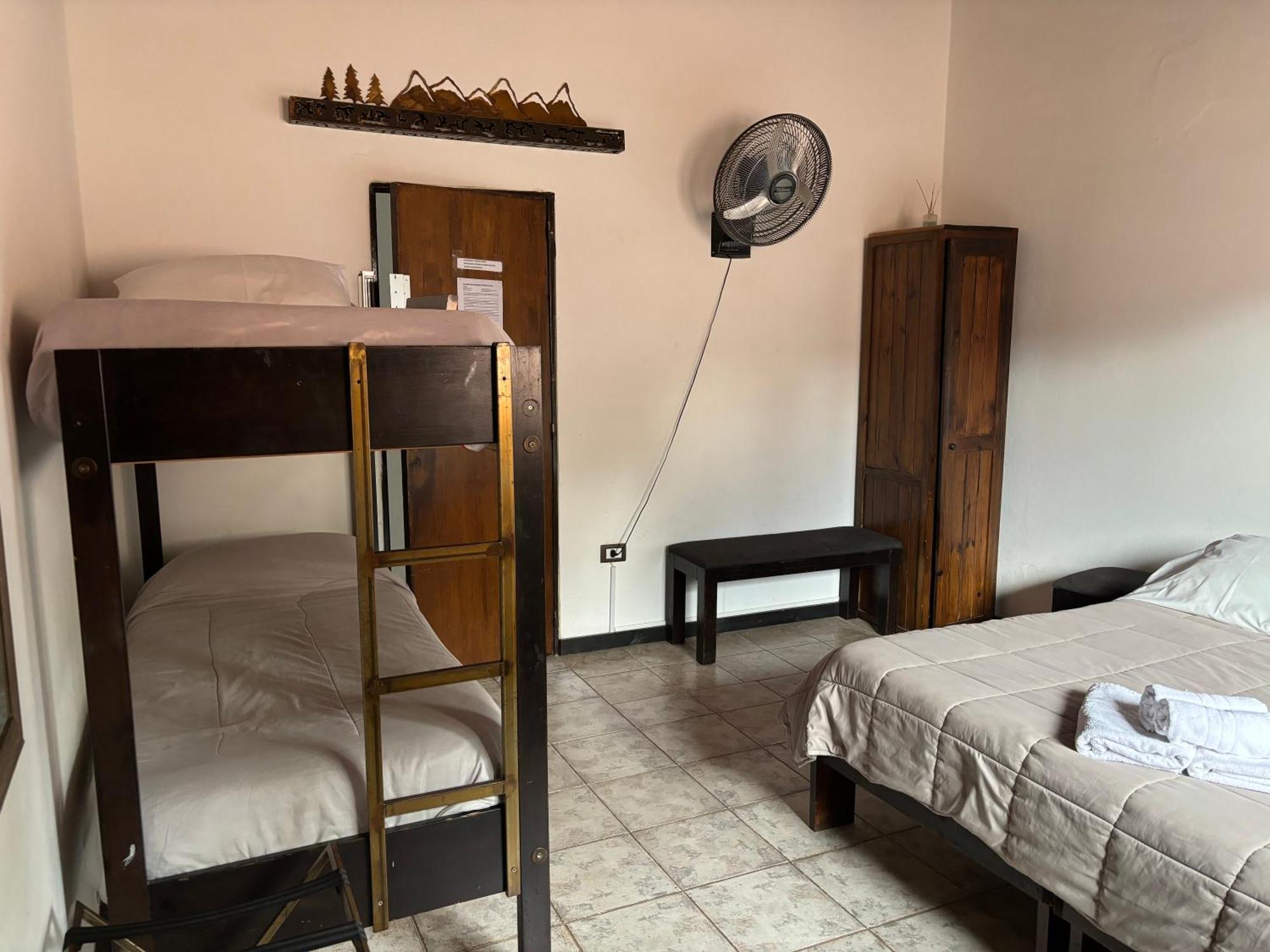 Cucu Haus Hostel Ла-Кумбресита Экстерьер фото